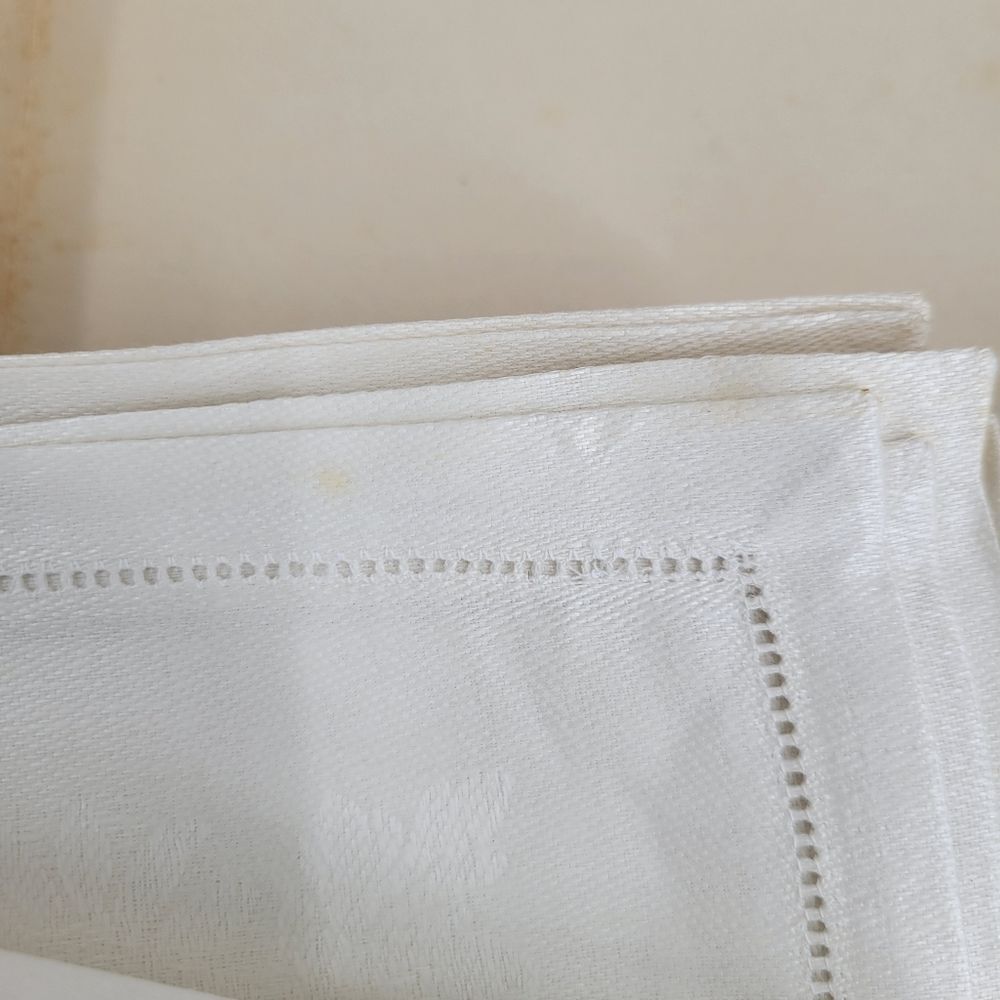Liddell Damask Irish Linens White Linen 12 Napkins and Tablecloth 64×102 - Picture 13 of 16